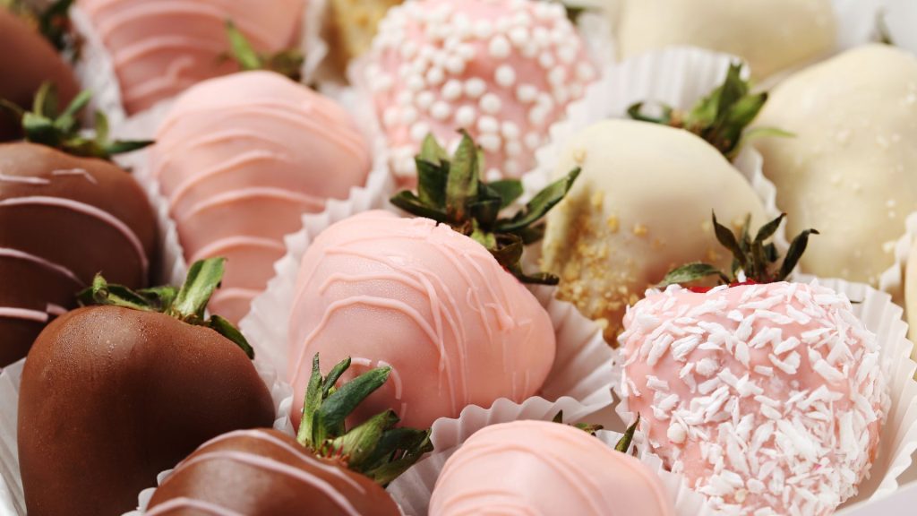 Chocolate and cream coated strawberry truffle strawberry desktop wallpaper