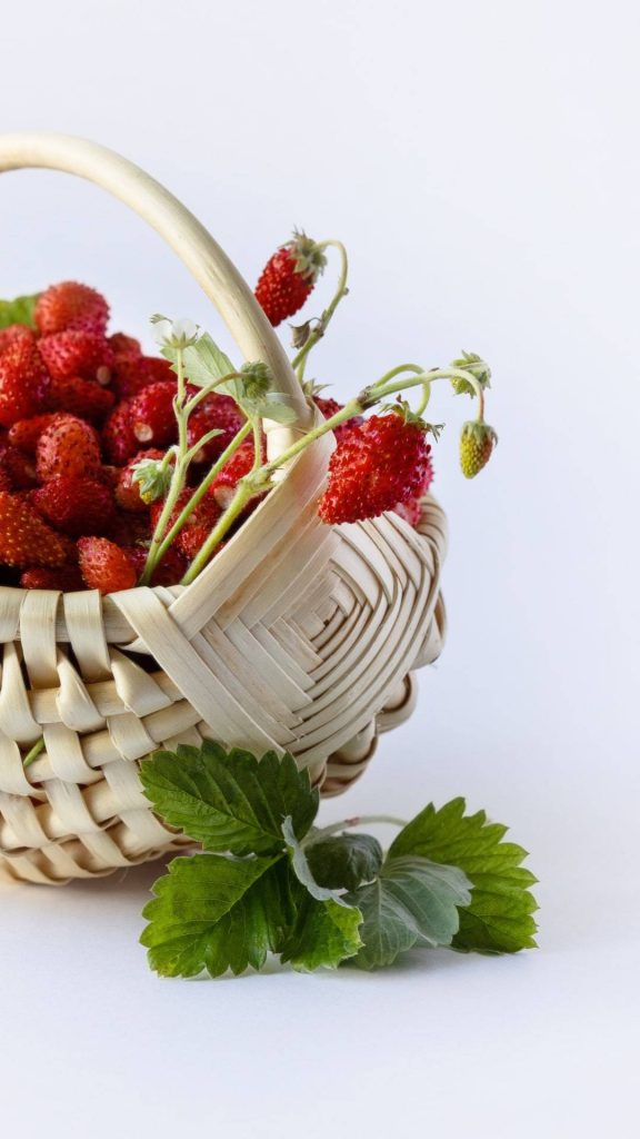 Decorative berry basket strawberry wallpaper