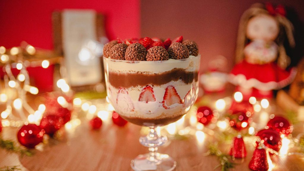 Frerro strawberry chocolate truffle cup with sweet dreamy background theme strawberry wallpapers for laptop