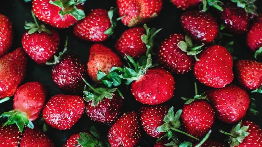 Juicy fresh red strawberries with aesthetic background strawberry wallpapers for laptop