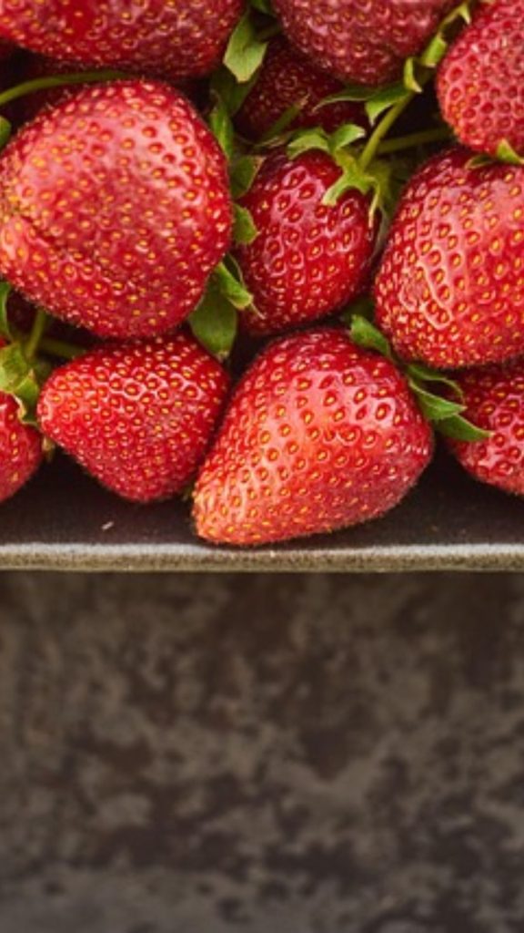Red fresh juicy strawberries strawberry phone wallpaper