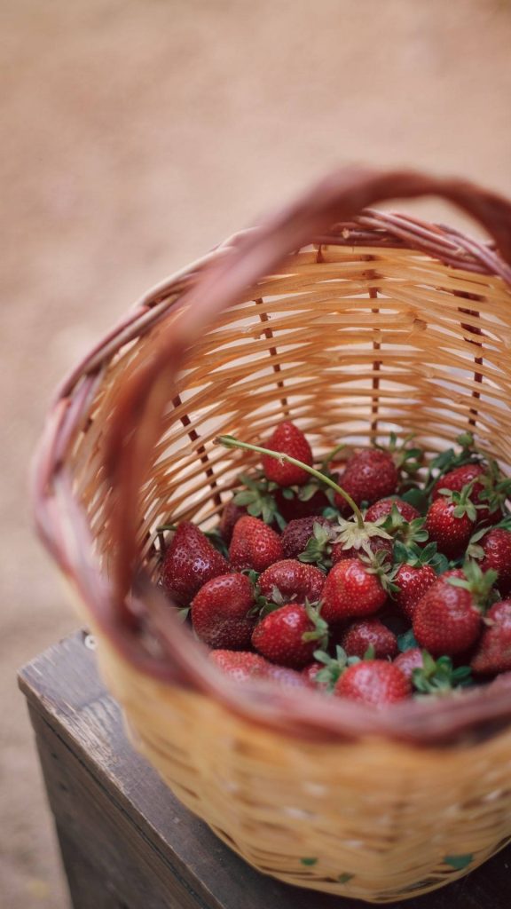 Rustic basket with leaves strawberry wallpaper