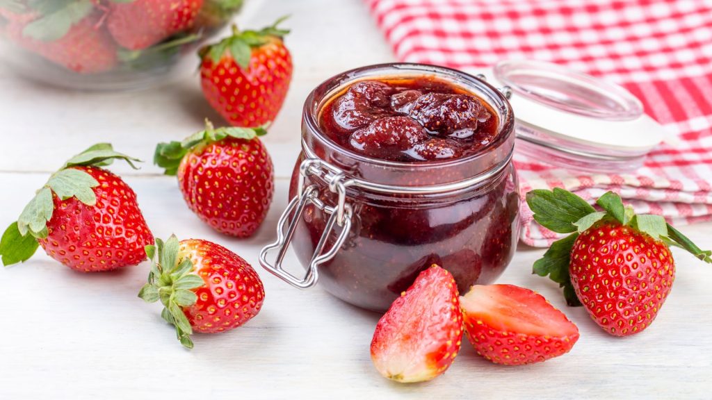 Strawberry jam with strawberries_strawberry wallpaper for laptop