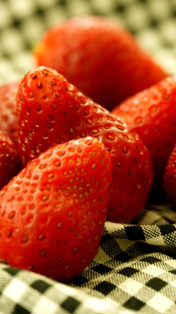 Vintage strawberries on vintage check background strawberry phone wallpaper