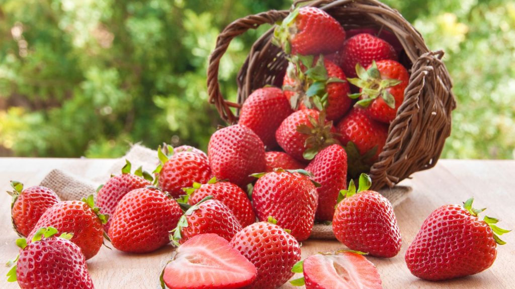 Vintage strawberry basket strawberry wallpaper for laptop