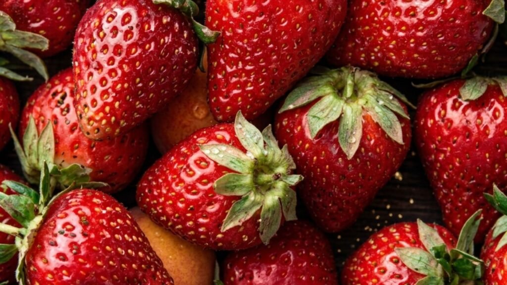 Antique strawberry wallpaper
