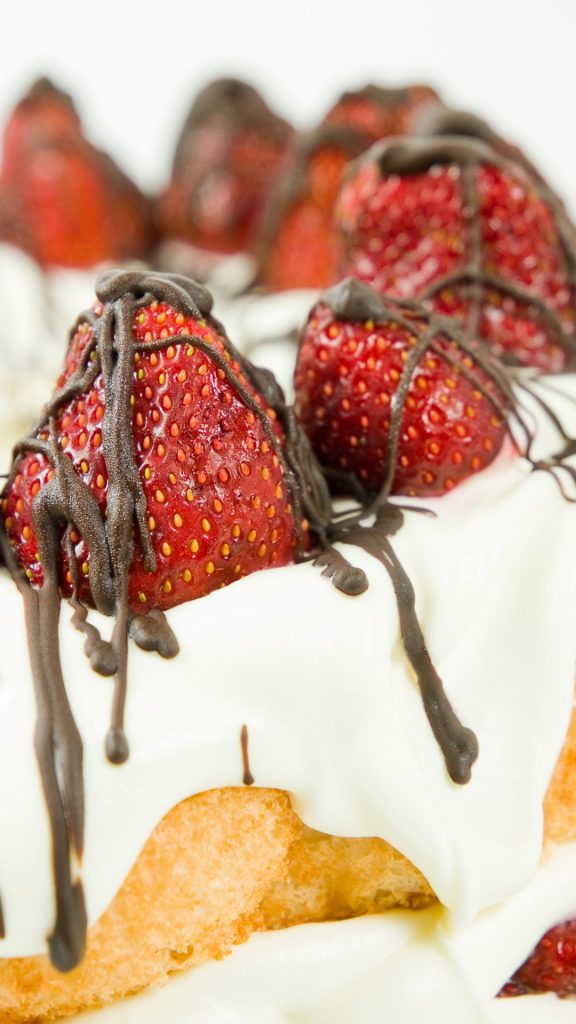 Cake with cream and strawberries with drizzled chocolate strawberry shortcake wallpaper