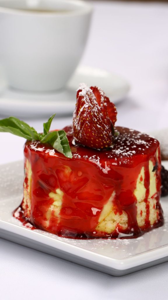 Cheesecake drizzled with strawberry sauce and strawberries strawberry shortcake wallpaper