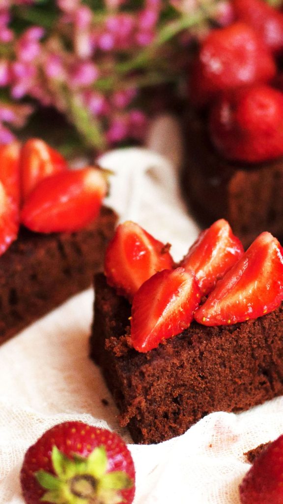 Chocolate shortcake with strawberries and lavender flowers strawberry shortcake wallpaper