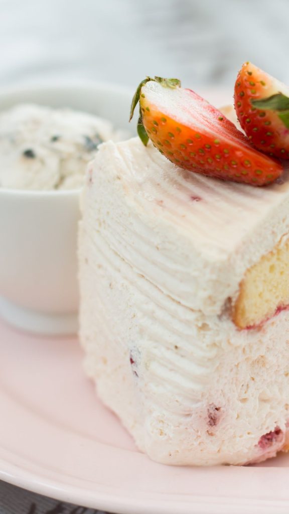 Creamy rich strawberry shortcake with strawberries strawberry shortcake wallpaper