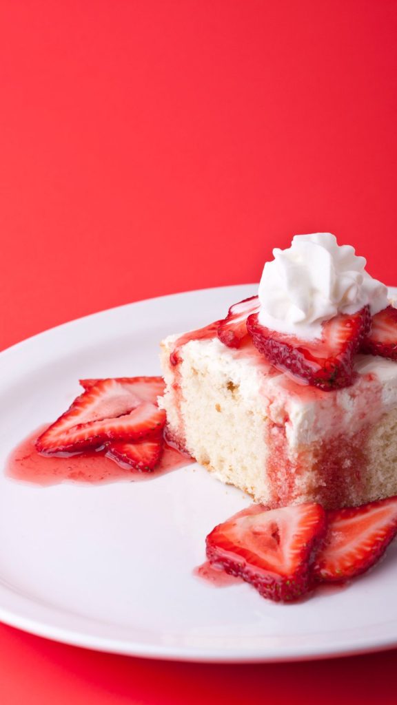 Shortcake with sliced strawberries and whipping cream with pink background strawberry shortcake wallpaper