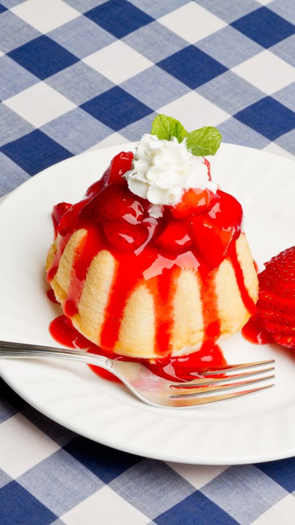 Strawberry cheesecake drizzled with strawberry jam and cream with mint on top strawberry shortcake wallpaper