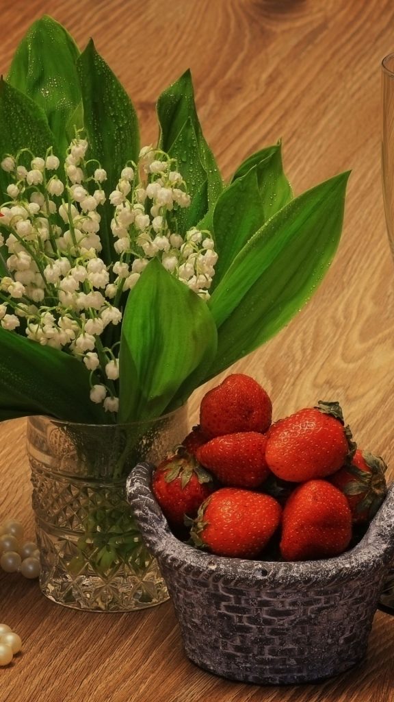 Vintage strawberry basket filled with red juicy strawberries strawberry wallpaper for I phone