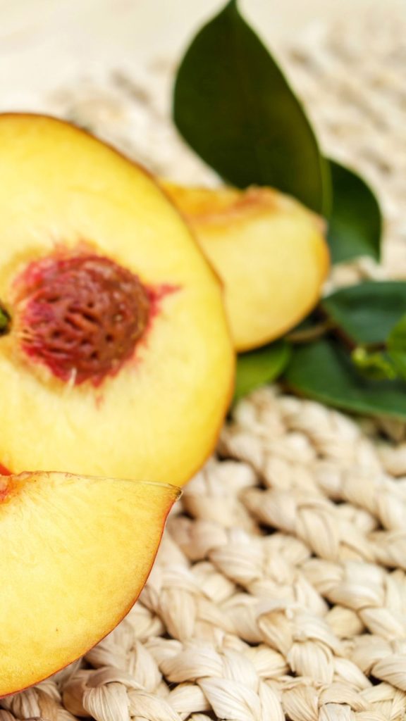 Fresh peach wallpaper