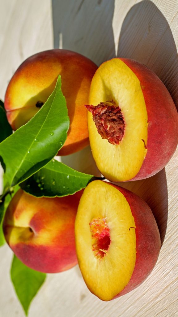 Freshy fresh peach wallpaper