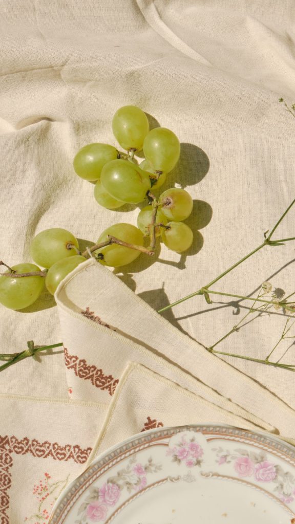 Green & purple grapes wallpaper