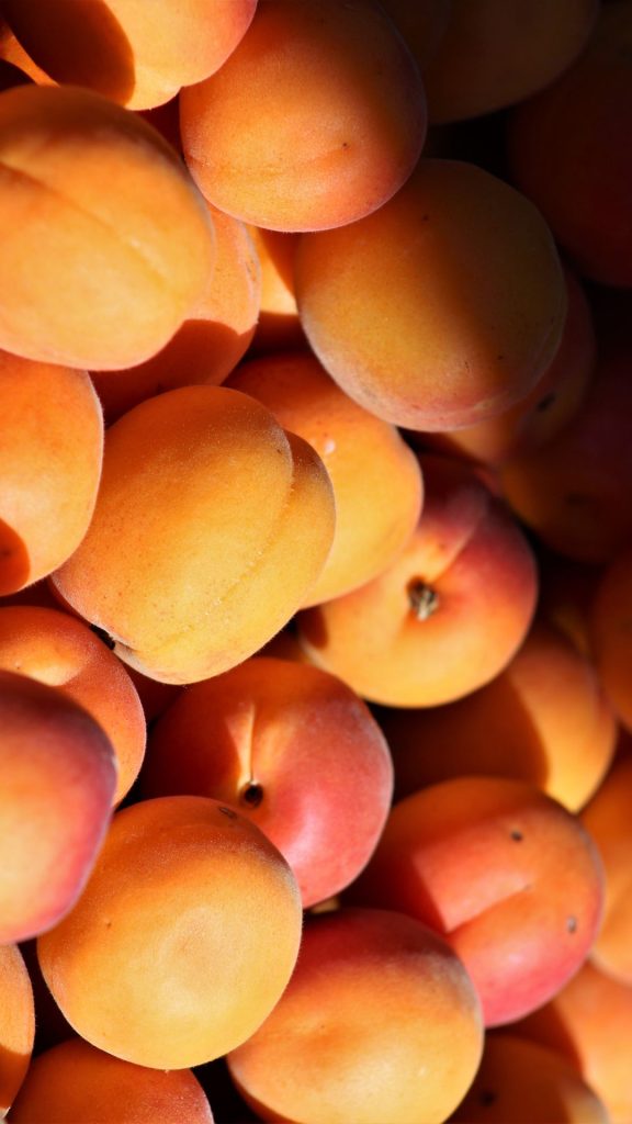 Juicy fresh peach wallpaper