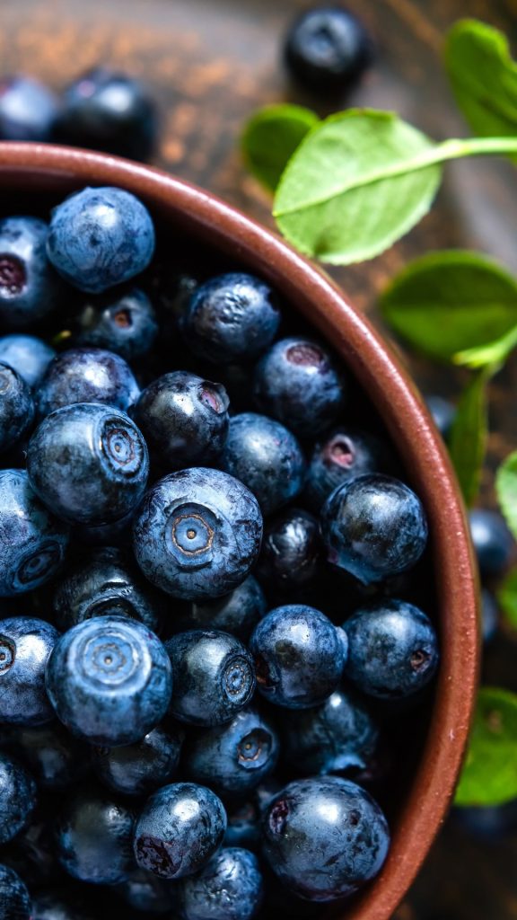 Leafy blueberry wallpaper