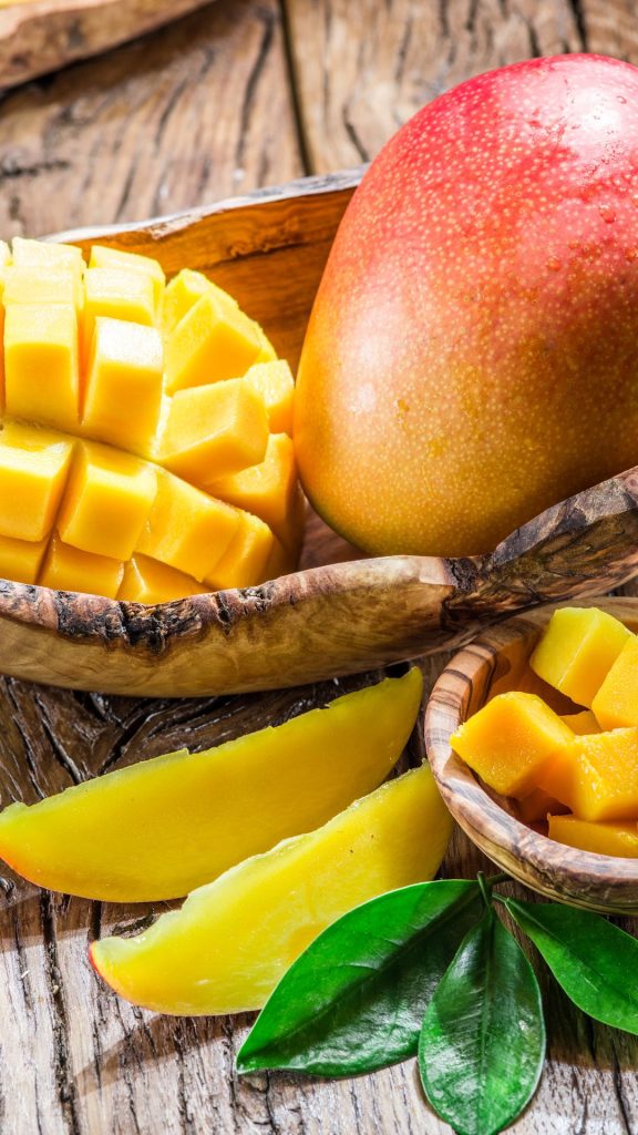 Mangoes in wooden bowl mango wallpaper