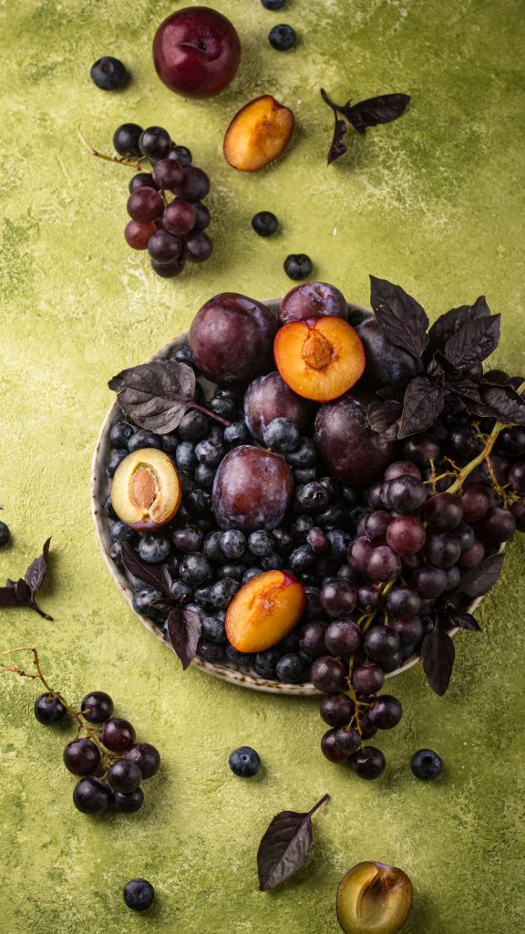 Millinial purple grapes wallpaper