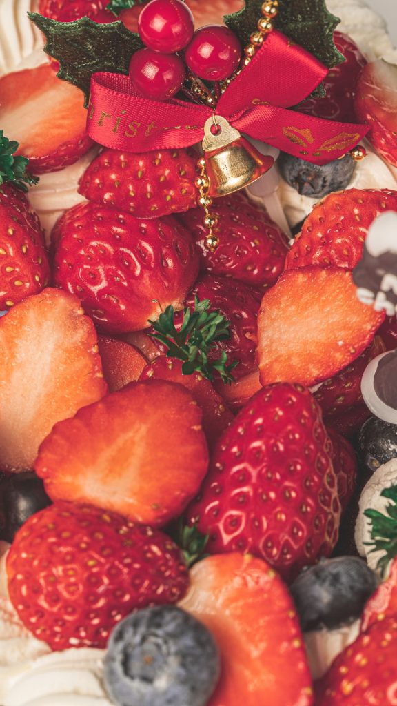 Strawberries with decorations beautiful strawberry wallpapers