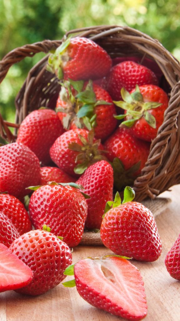 Strawberries with jute basket beautiful strawberry wallpapers