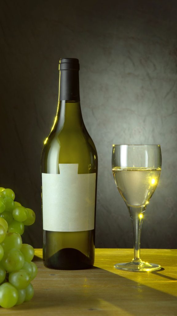 Sunny purple grapes wallpaper