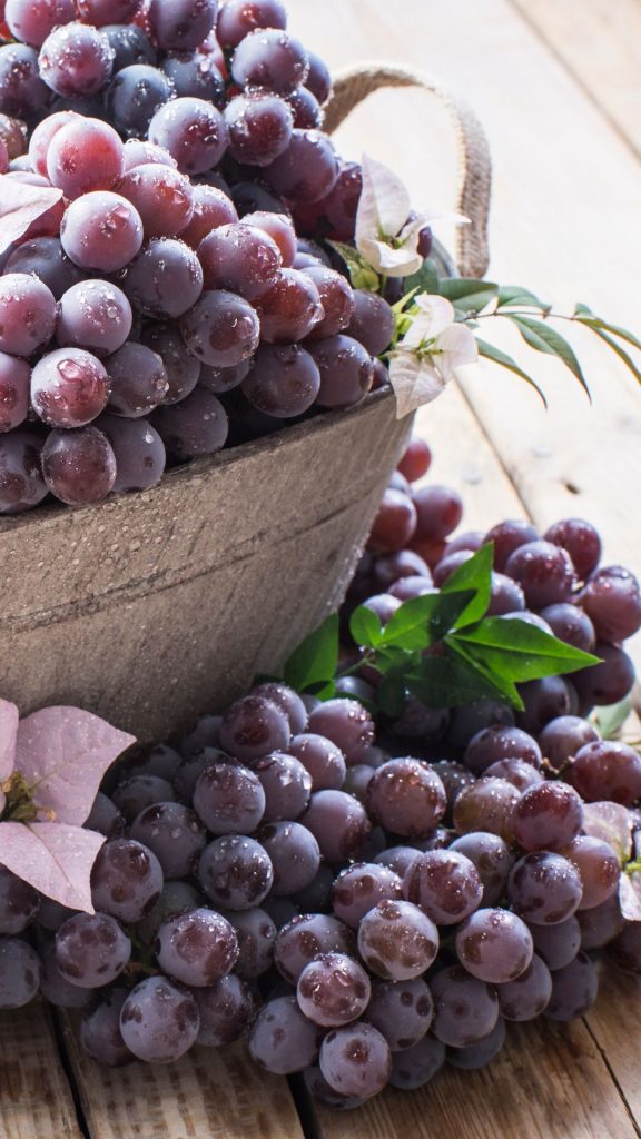 Vibrant theme purple grapes wallpaper