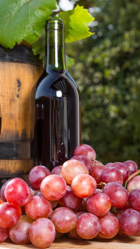 Vine bottle purple grapes wallpaper
