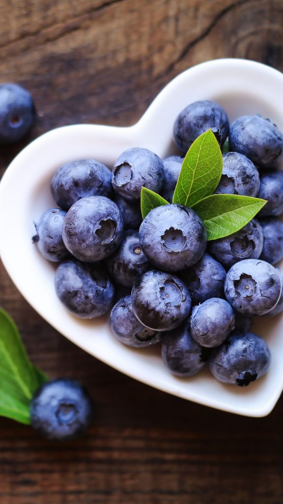 Vintage blueberry wallpaper