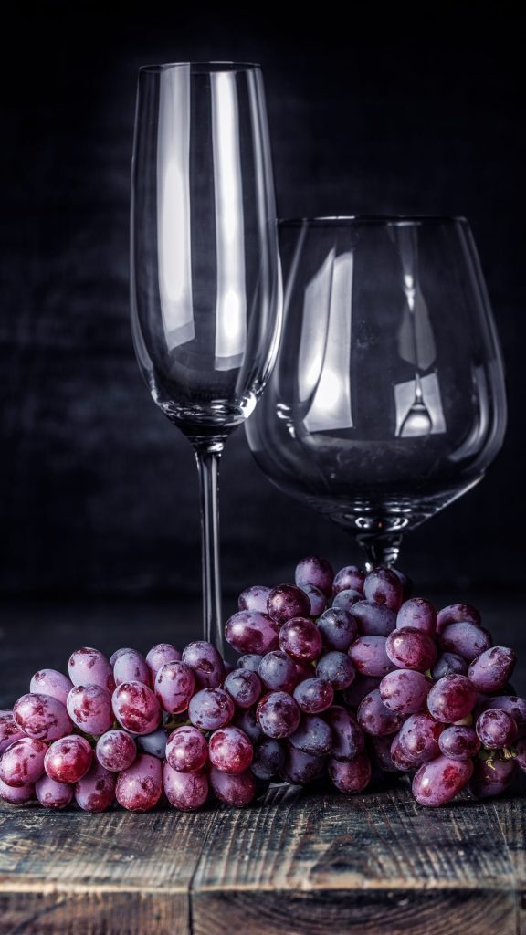 Aesthetic and minimal purple grapes wallpaper
