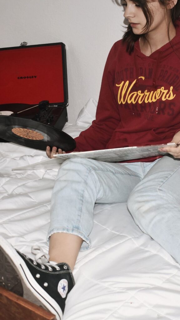 maroon girl vintage iphone wallpaper