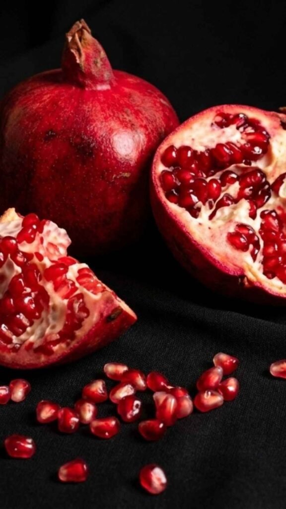 Juicy pomegranate wallpaper for smartphone